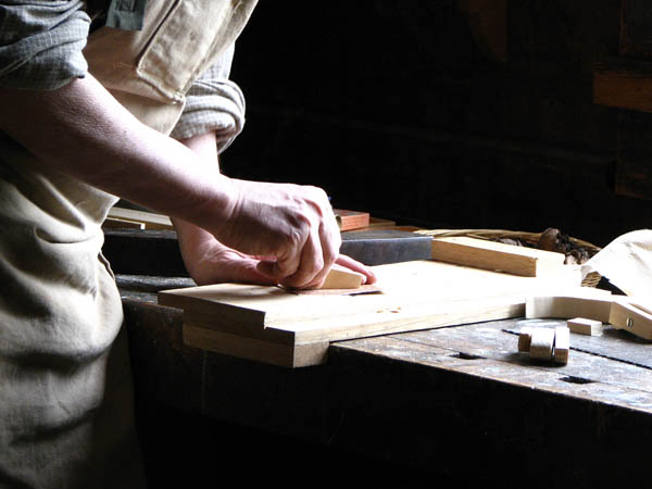 Nuestro equipo de profesionales cuenta  con muchos años de contrastada <strong>experiencia</strong> en el sector de la <strong>carpintería de madera en Puig-reig</strong>.